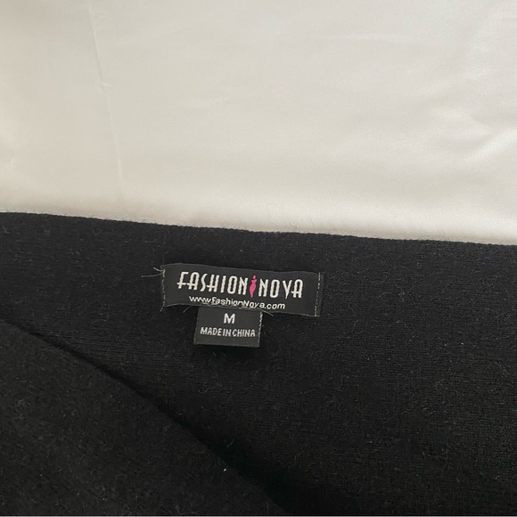 Off the shoulder black crop top - Picture 3 of 7